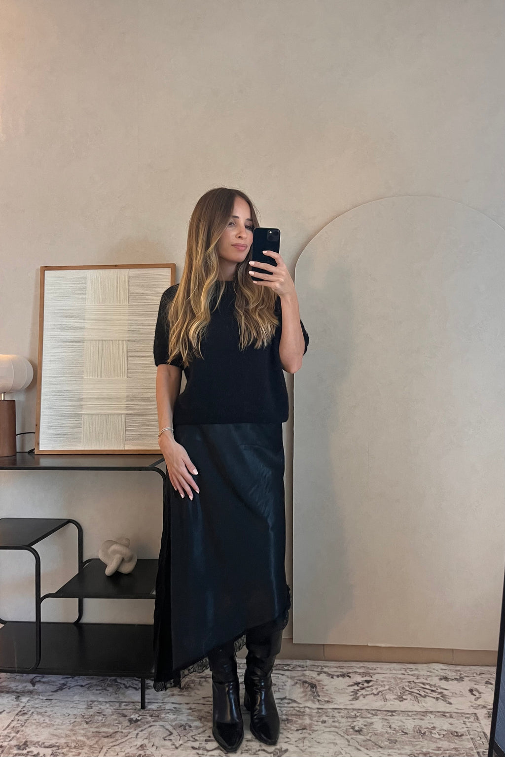 jupe asymétrique en satine et dentelle noire